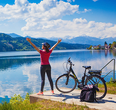 Vélo outdoor water sky lake bicycle bicycle wheel sports equipment bike mountain vehicle person cycle Land vehicle Vehicle