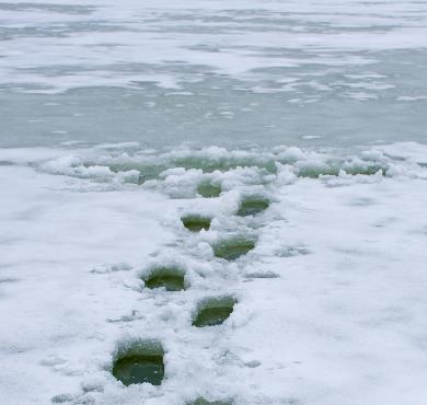 Survivre à une chute à travers la glace en 7 étapes photo